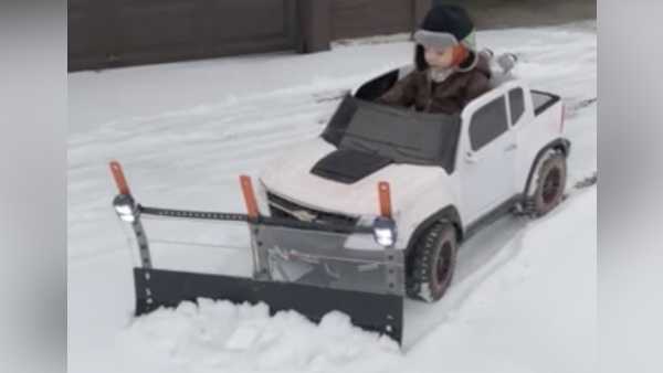 At just 2 years old, an Ohio boy is hard at work plowing snow from his driveway